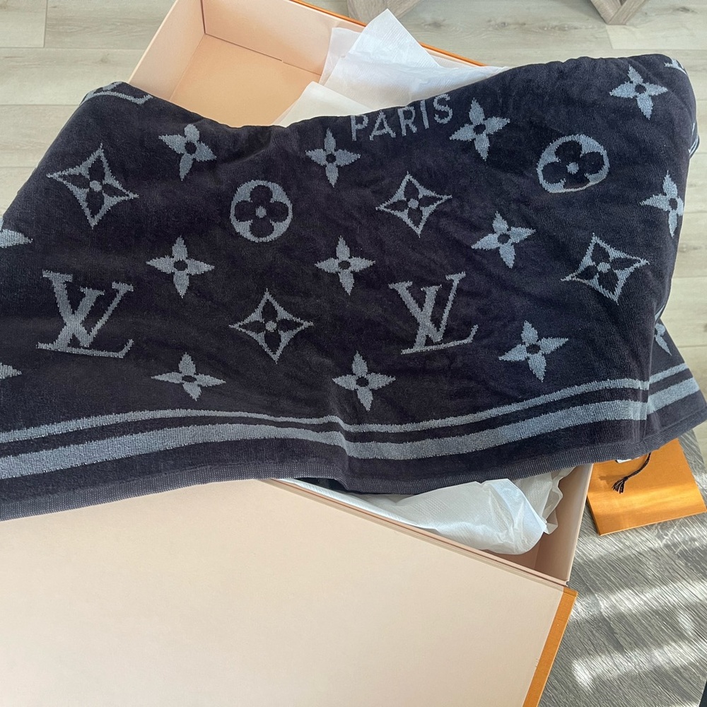 Louis Vuitton Monogram Blanket in Black and Gray